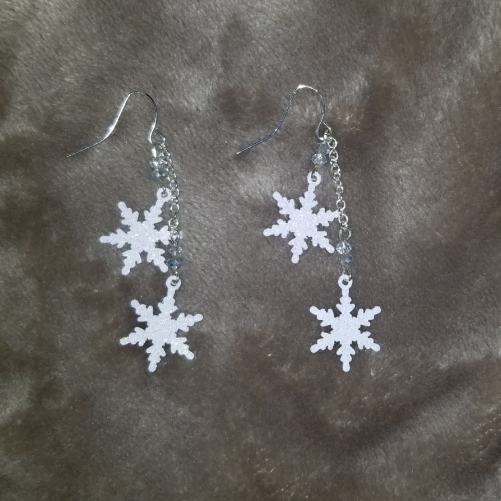 Snowflake dangle earrings